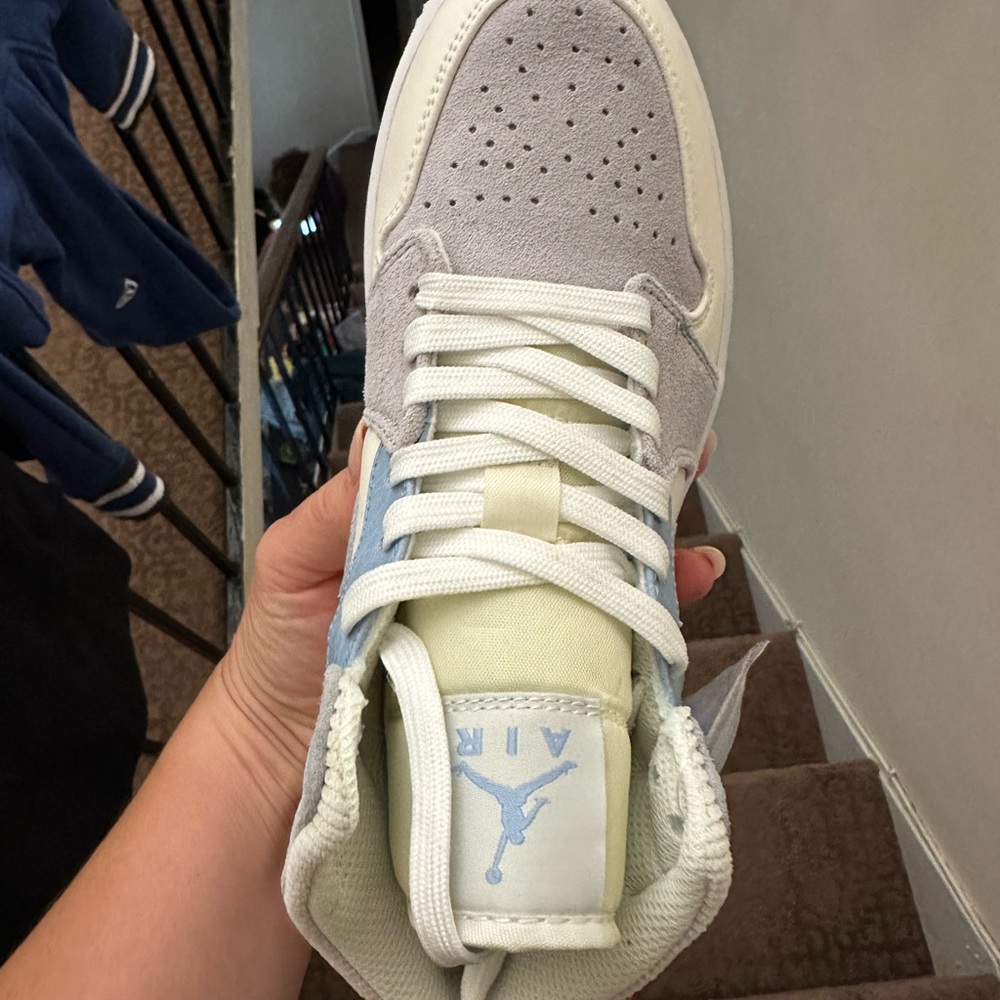 Air Jordan 1 Mid SE ‘Sail Light Blue’ size W 6 - Picture 3 of 4